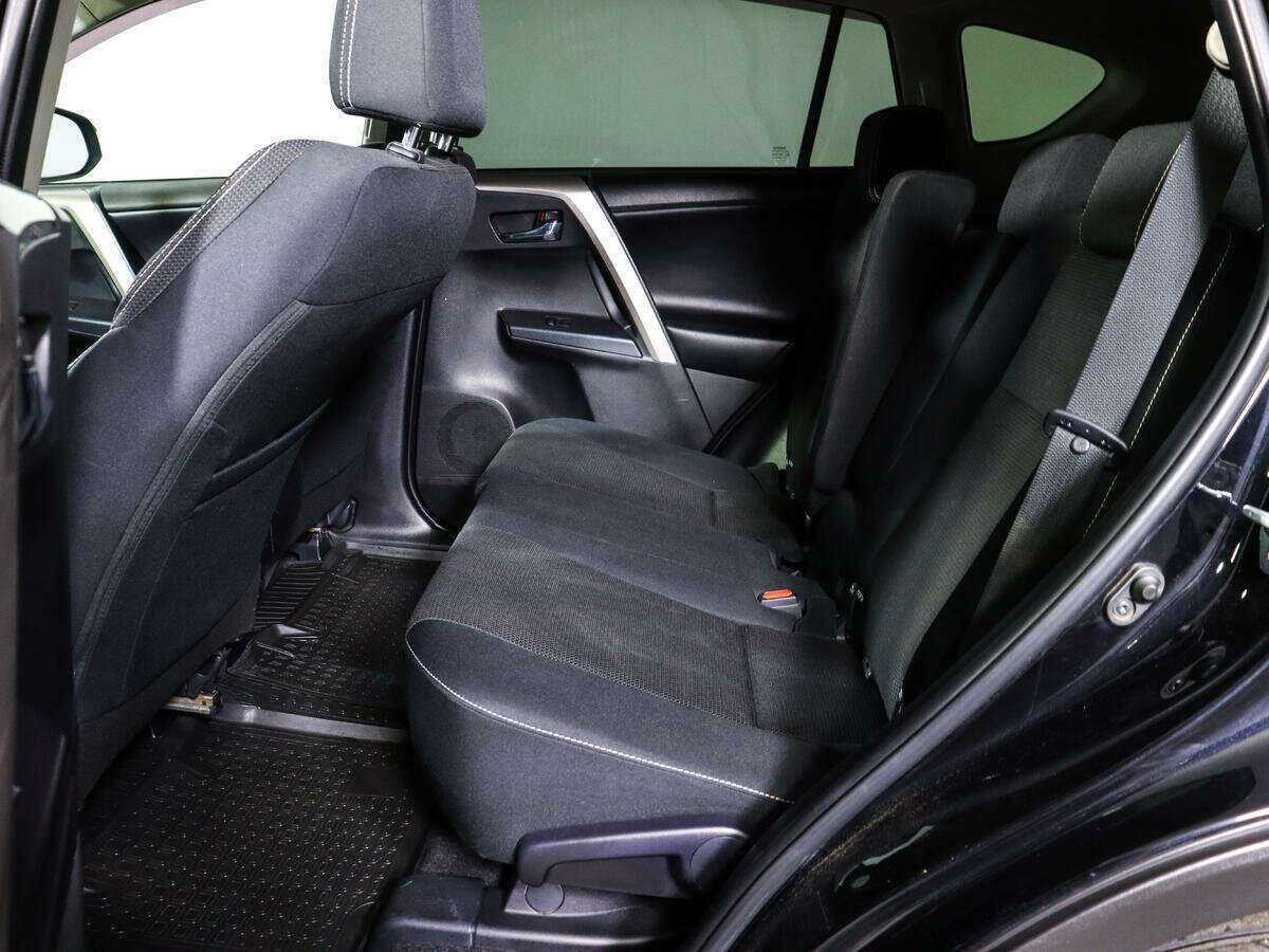 Toyota RAV4 2017 года с пробегом. Фото: #7