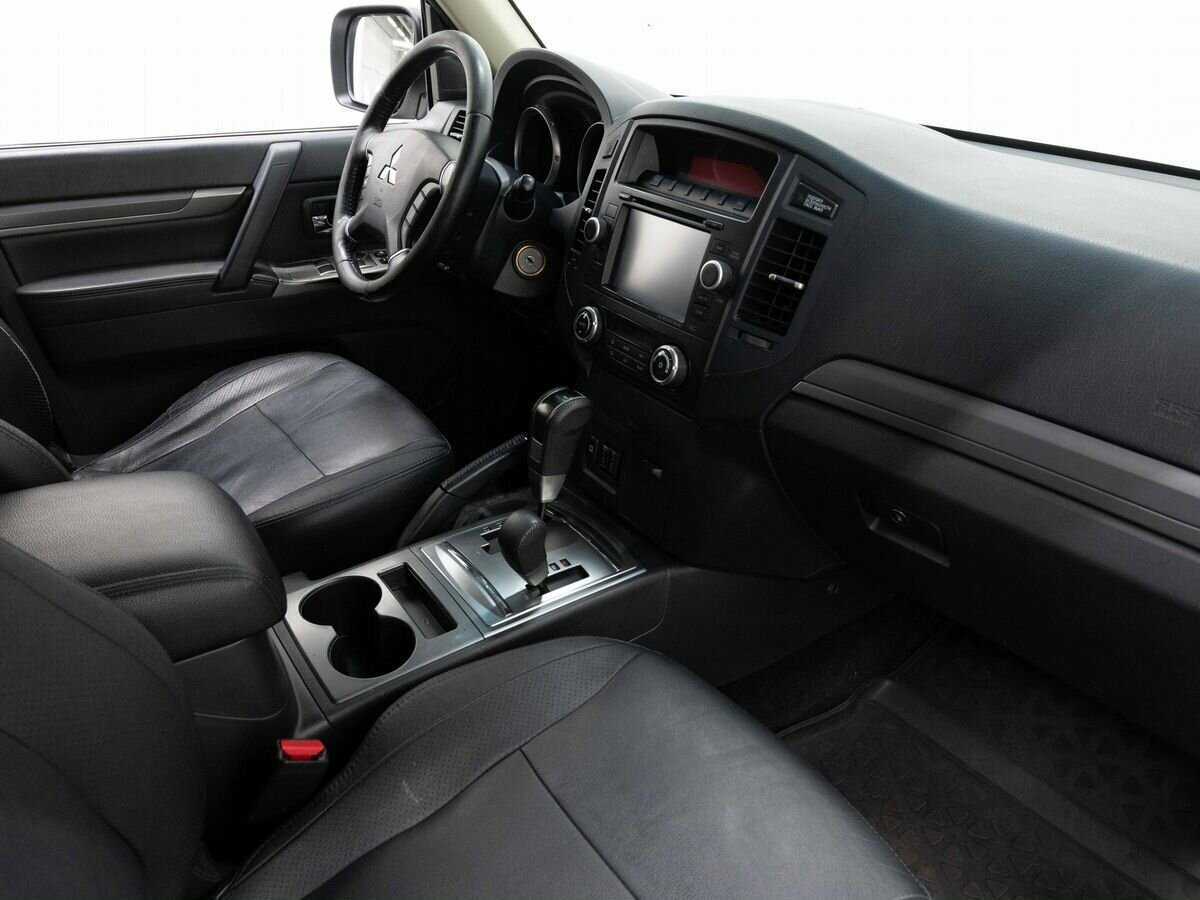 Mitsubishi Pajero 2013 года с пробегом. Фото: #11