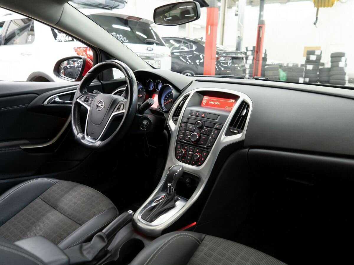 Opel Astra 2012 года с пробегом. Фото: #14