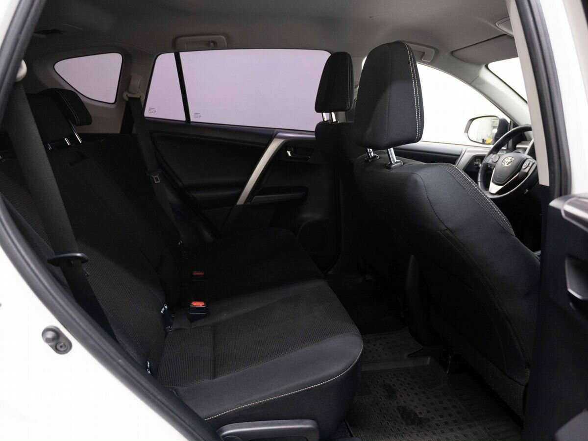 Toyota RAV4 2017 года с пробегом. Фото: #7
