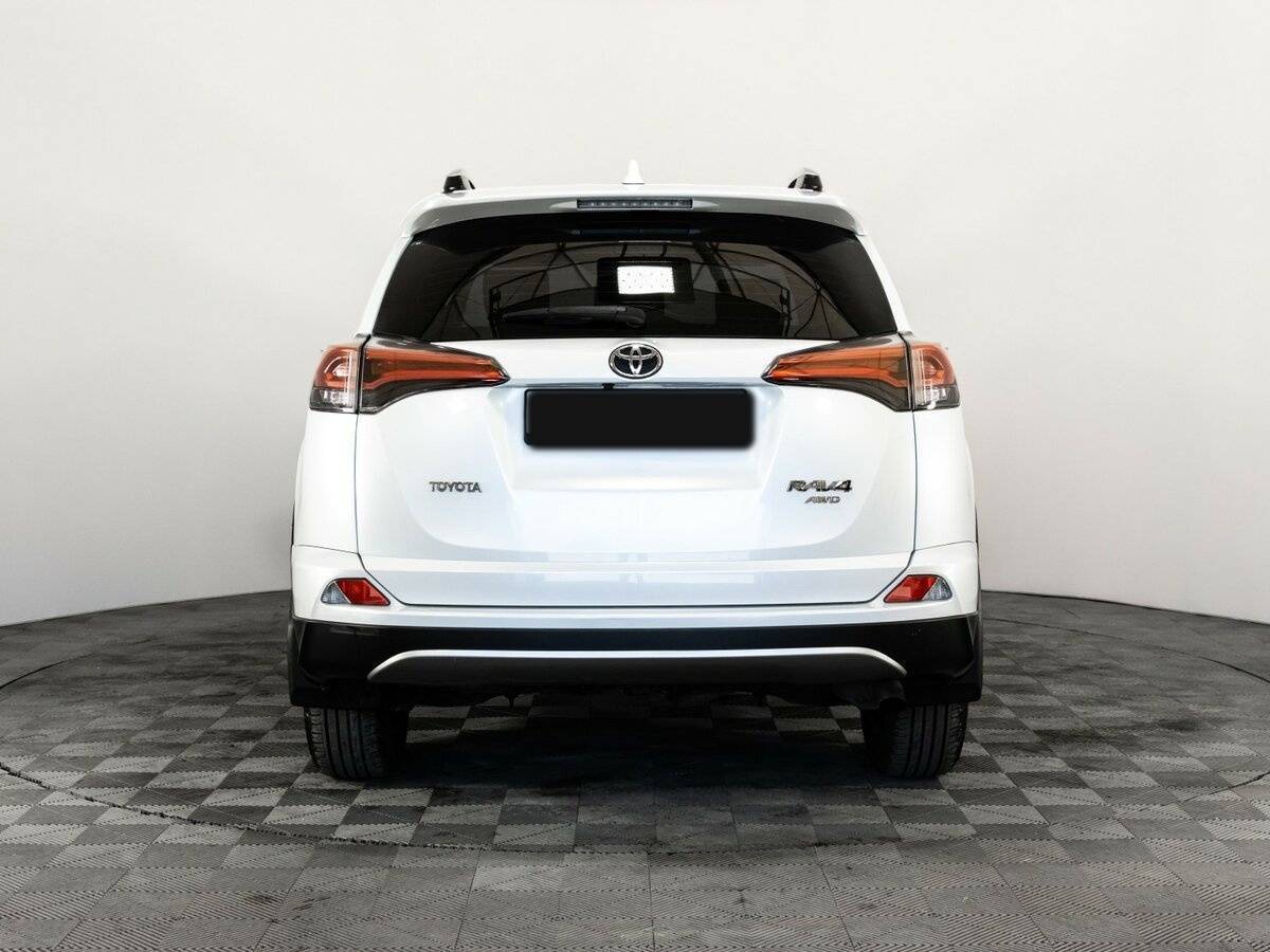 Toyota RAV4 2018 года с пробегом. Фото: #4