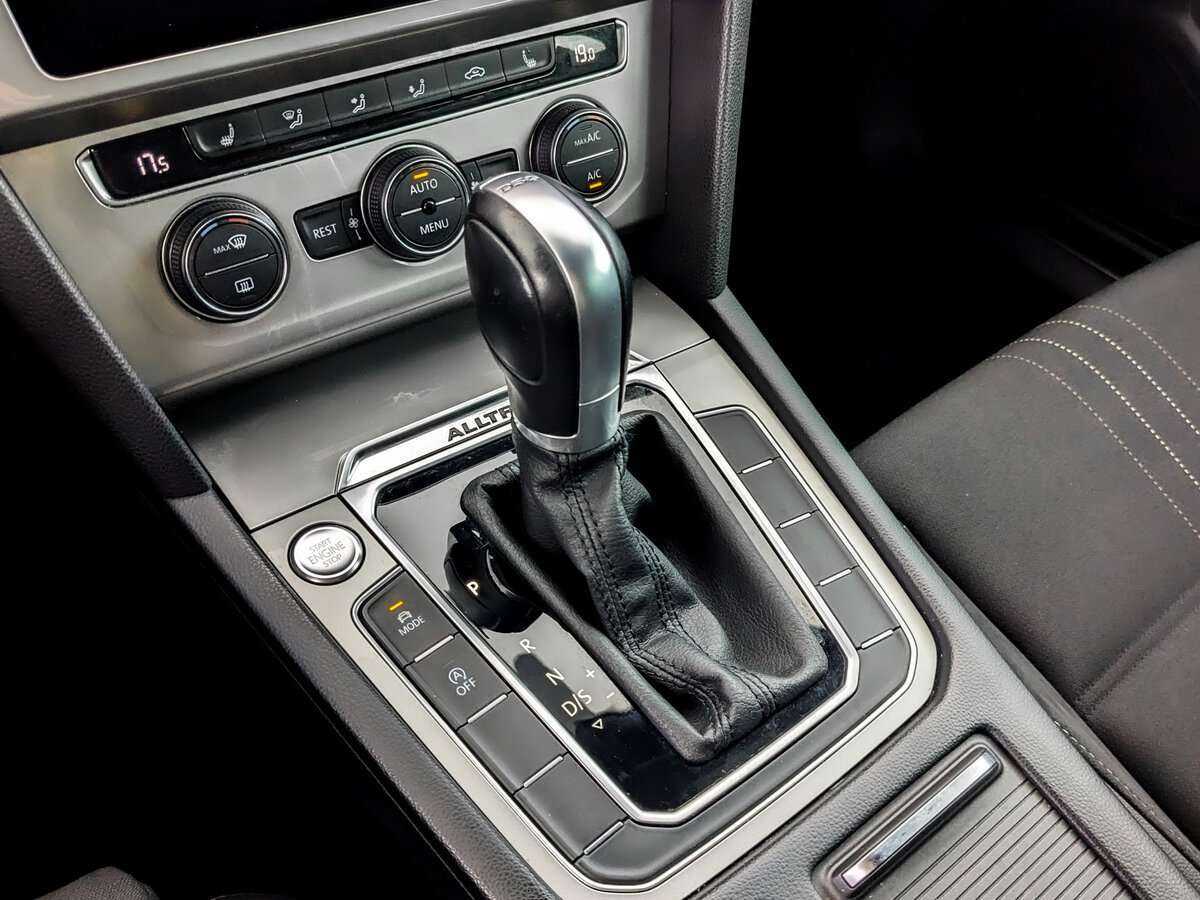 Volkswagen Passat 2018 года с пробегом. Фото: #27