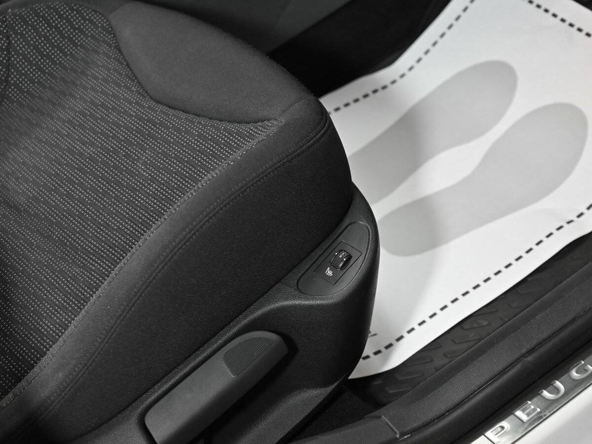 Peugeot 308 2012 года с пробегом. Фото: #12