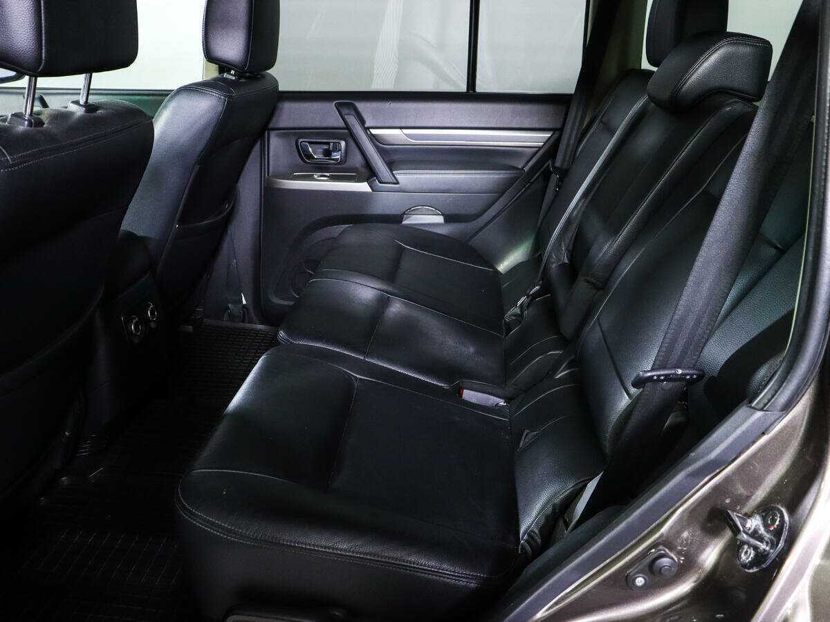 Mitsubishi Pajero 2014 года с пробегом. Фото: #7