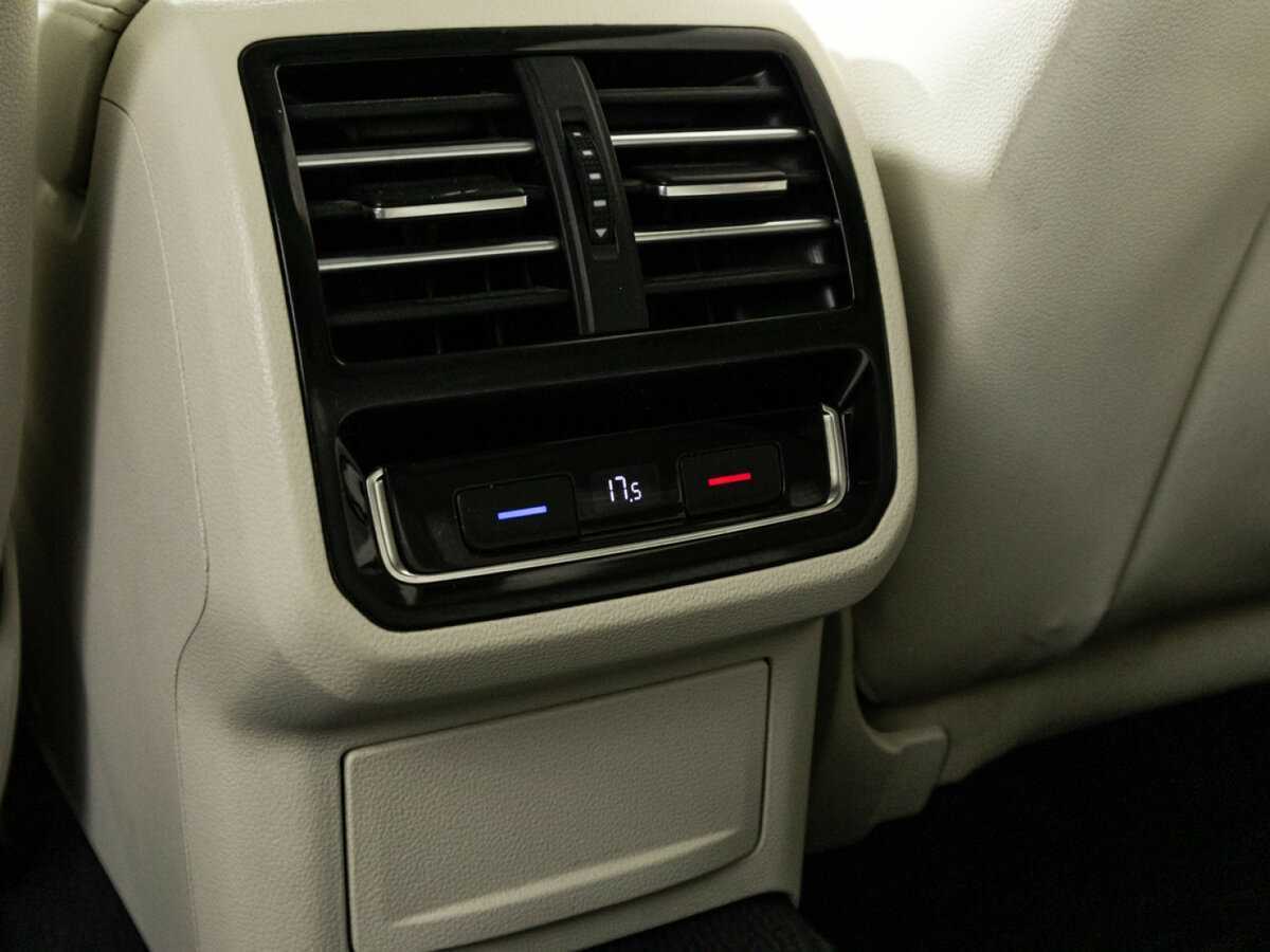 Volkswagen Passat 2018 года с пробегом. Фото: #16