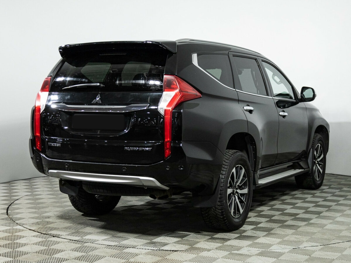 Mitsubishi Pajero Sport 2017 года с пробегом. Фото: #3
