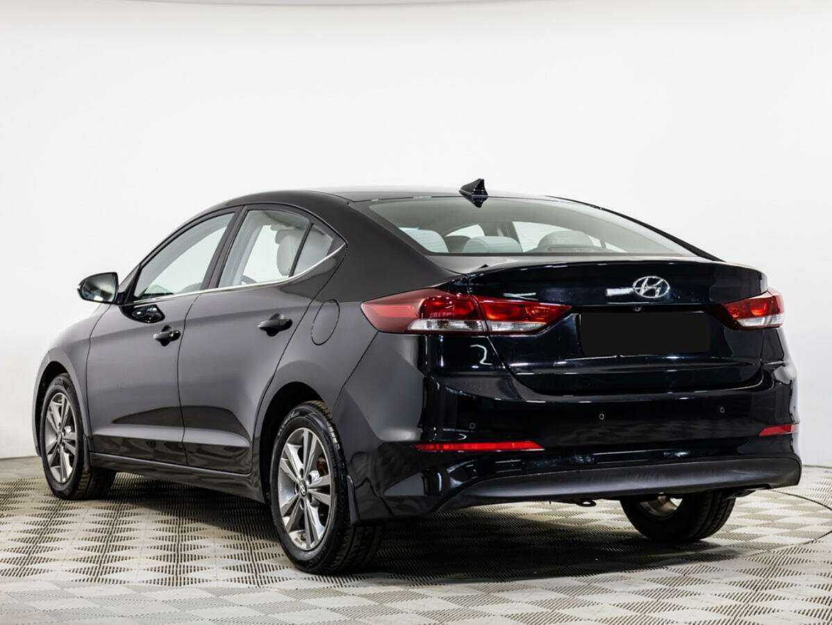 Hyundai Elantra 2018 года с пробегом. Фото: #5
