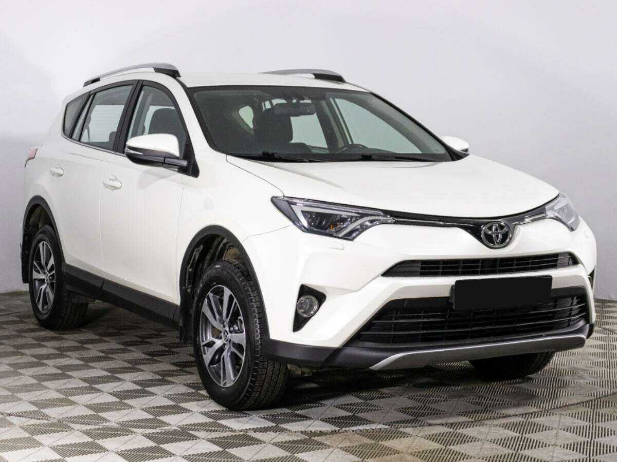 Toyota RAV4 2017 года с пробегом. Фото: #2