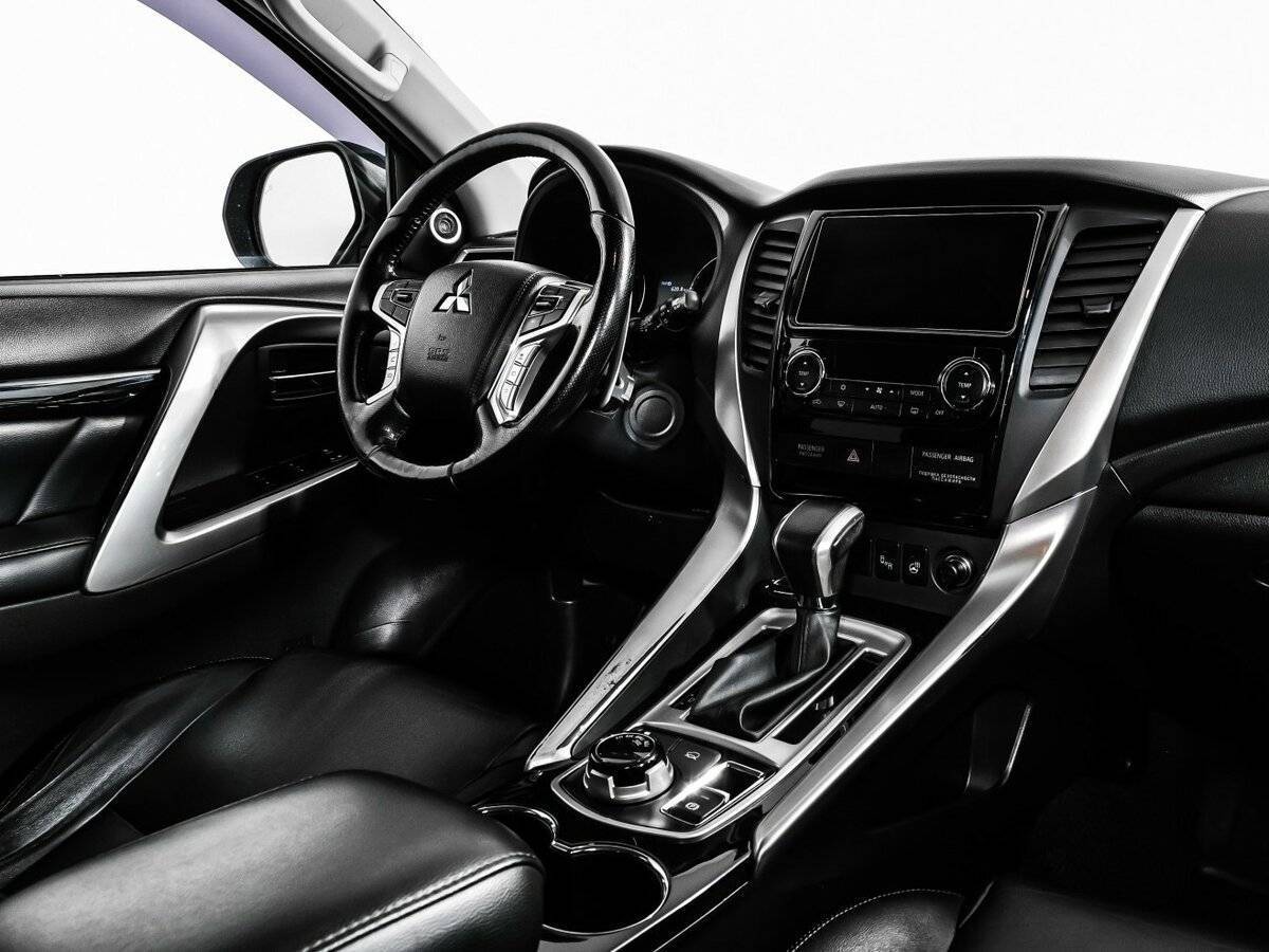 Mitsubishi Pajero Sport 2017 года с пробегом. Фото: #8