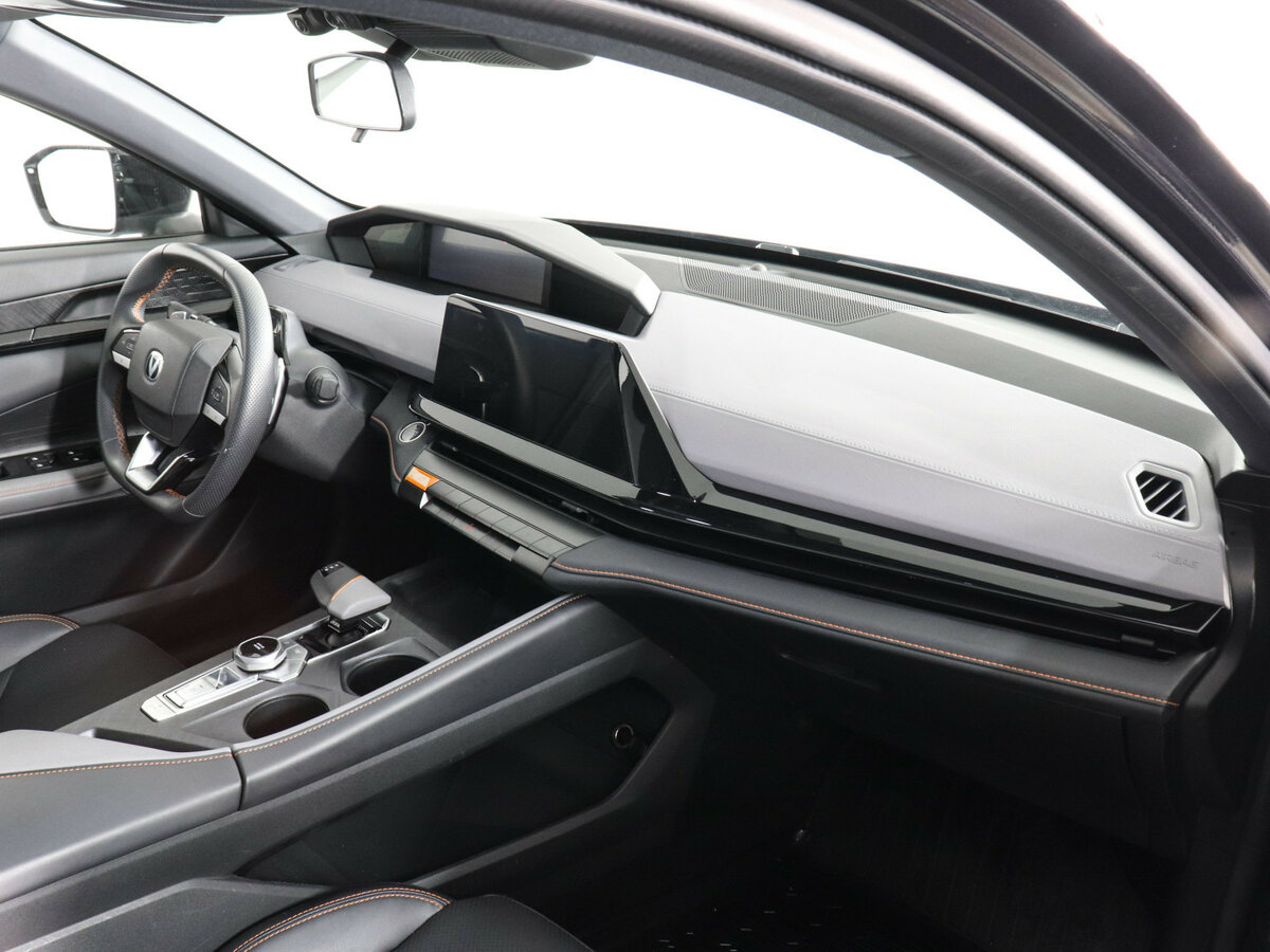 Changan UNI-V 2023 года с пробегом. Фото: #9