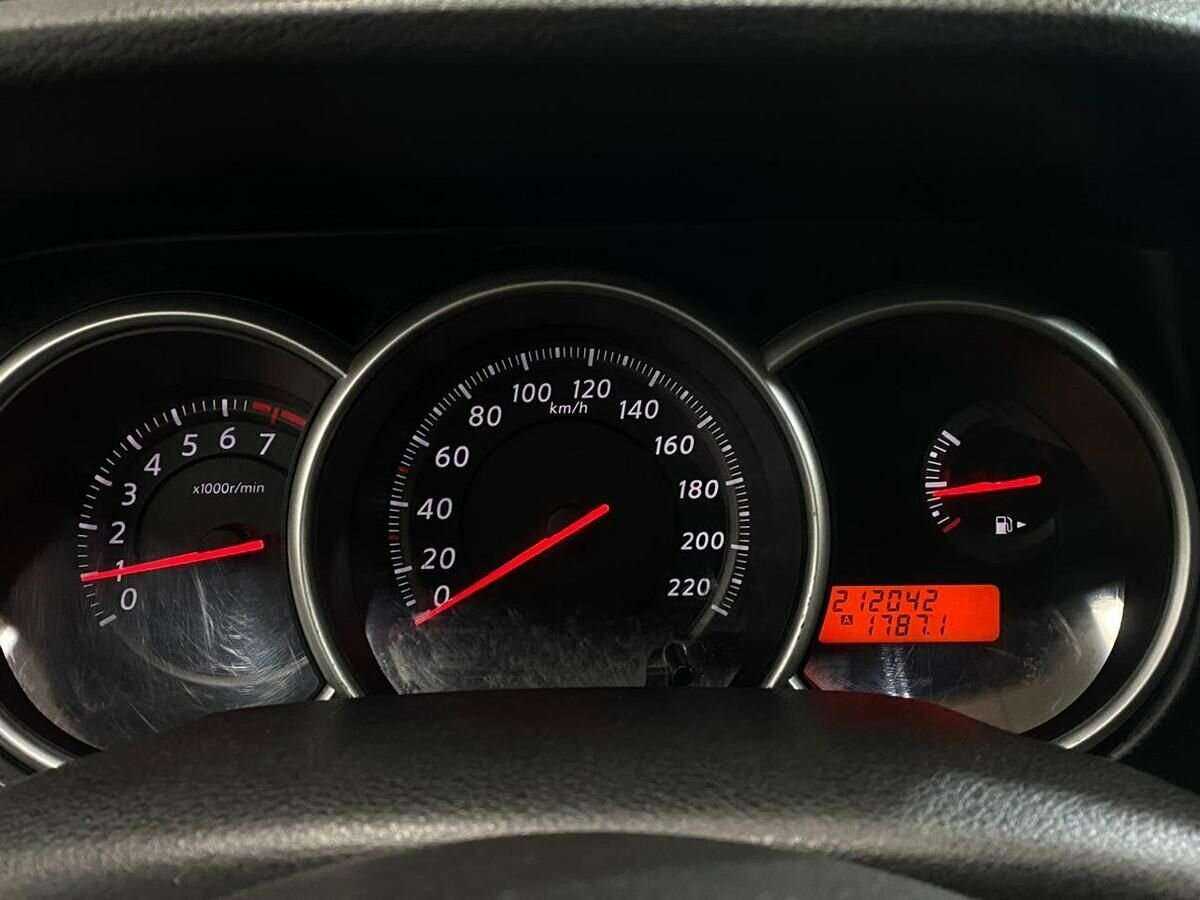 Nissan Tiida 2013 года с пробегом. Фото: #11