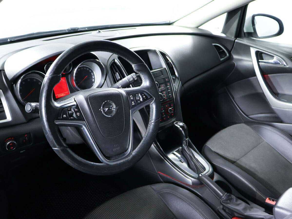 Opel Astra 2012 года с пробегом. Фото: #10