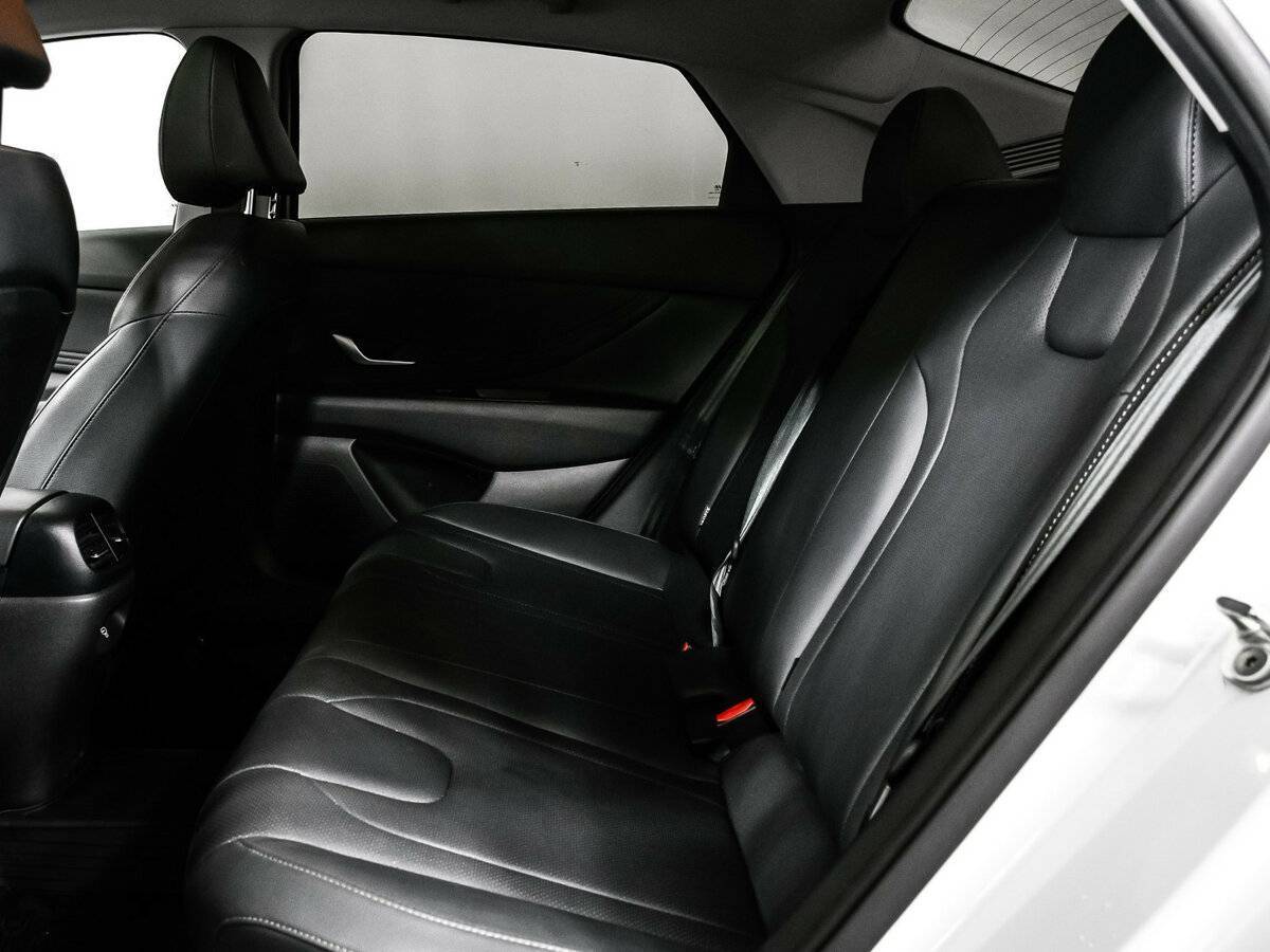 Hyundai Elantra 2023 года с пробегом. Фото: #11