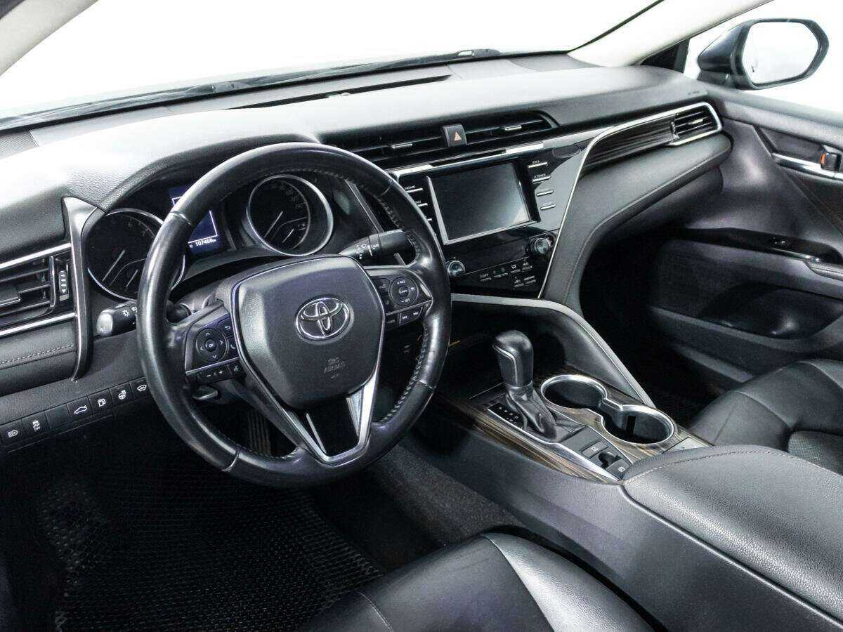 Toyota Camry 2018 года с пробегом. Фото: #10