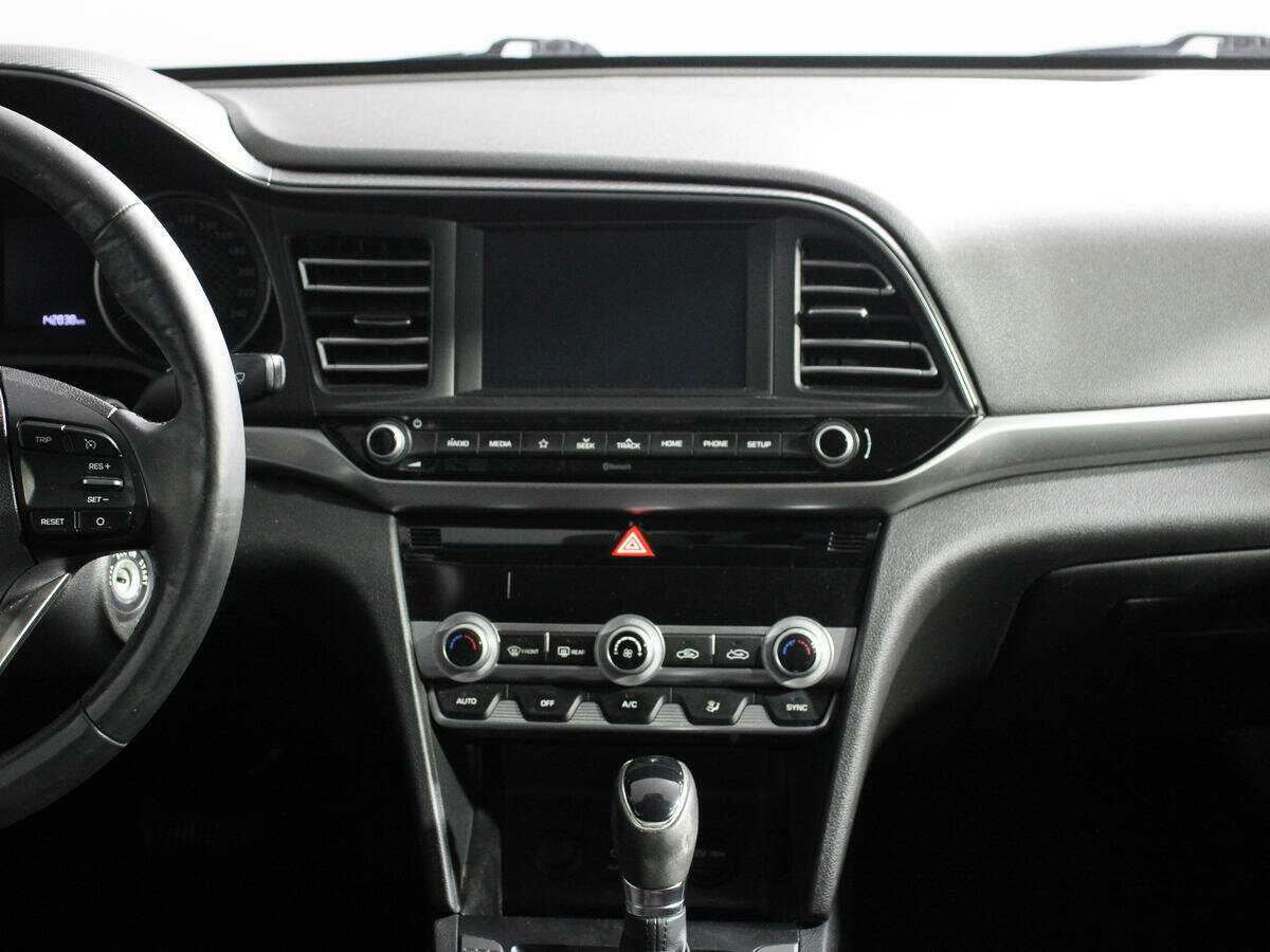Hyundai Elantra 2020 года с пробегом. Фото: #9