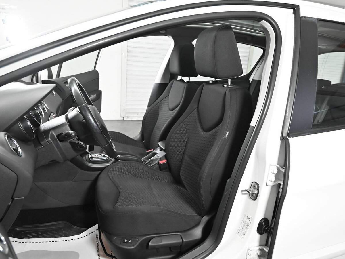 Peugeot 308 2012 года с пробегом. Фото: #6