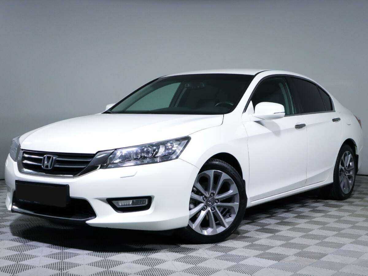 Honda Accord 2013 года с пробегом. Посмотреть фото