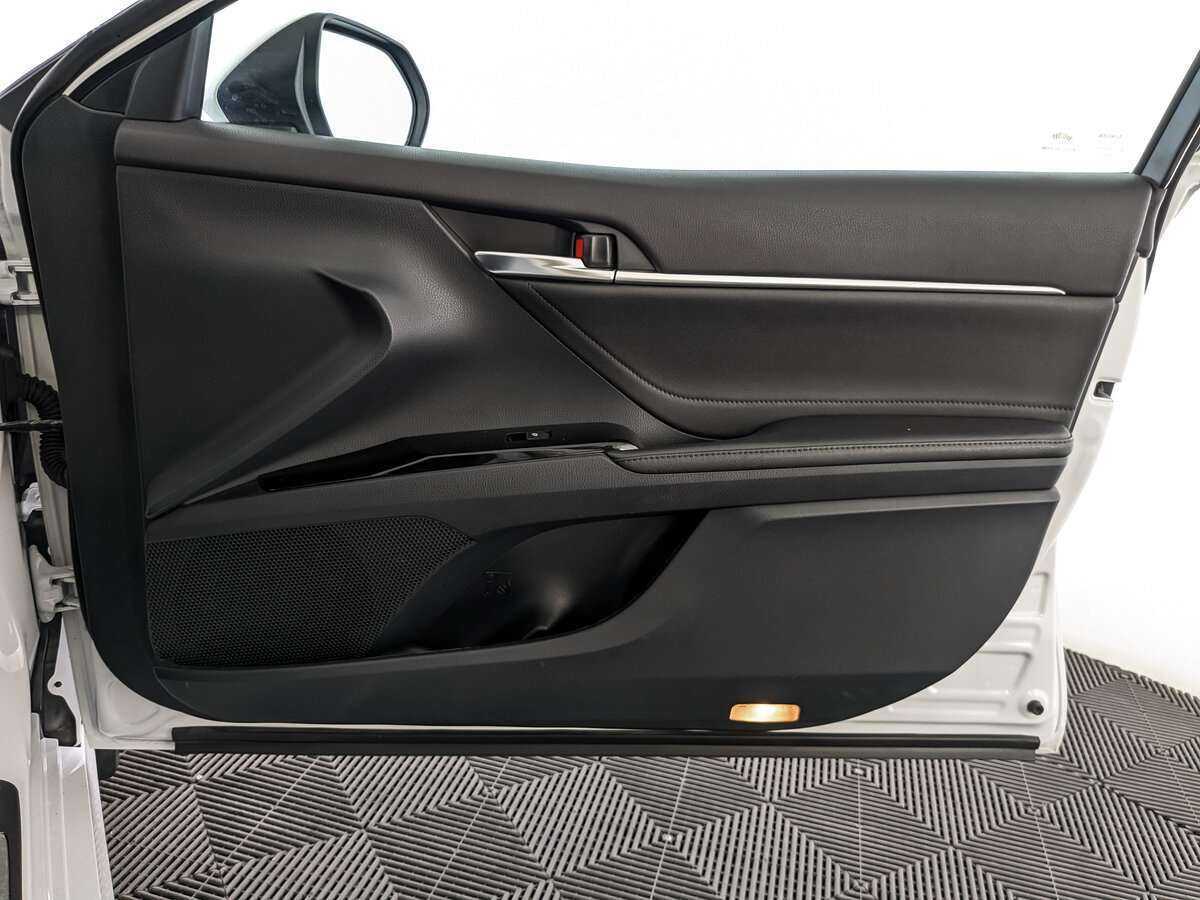 Toyota Camry 2021 года с пробегом. Фото: #18