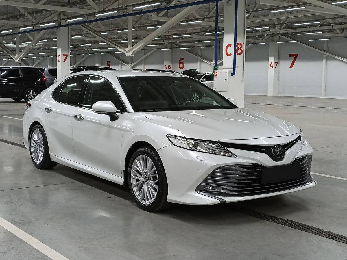 Toyota Camry 2019 года с пробегом. Фото: #2
