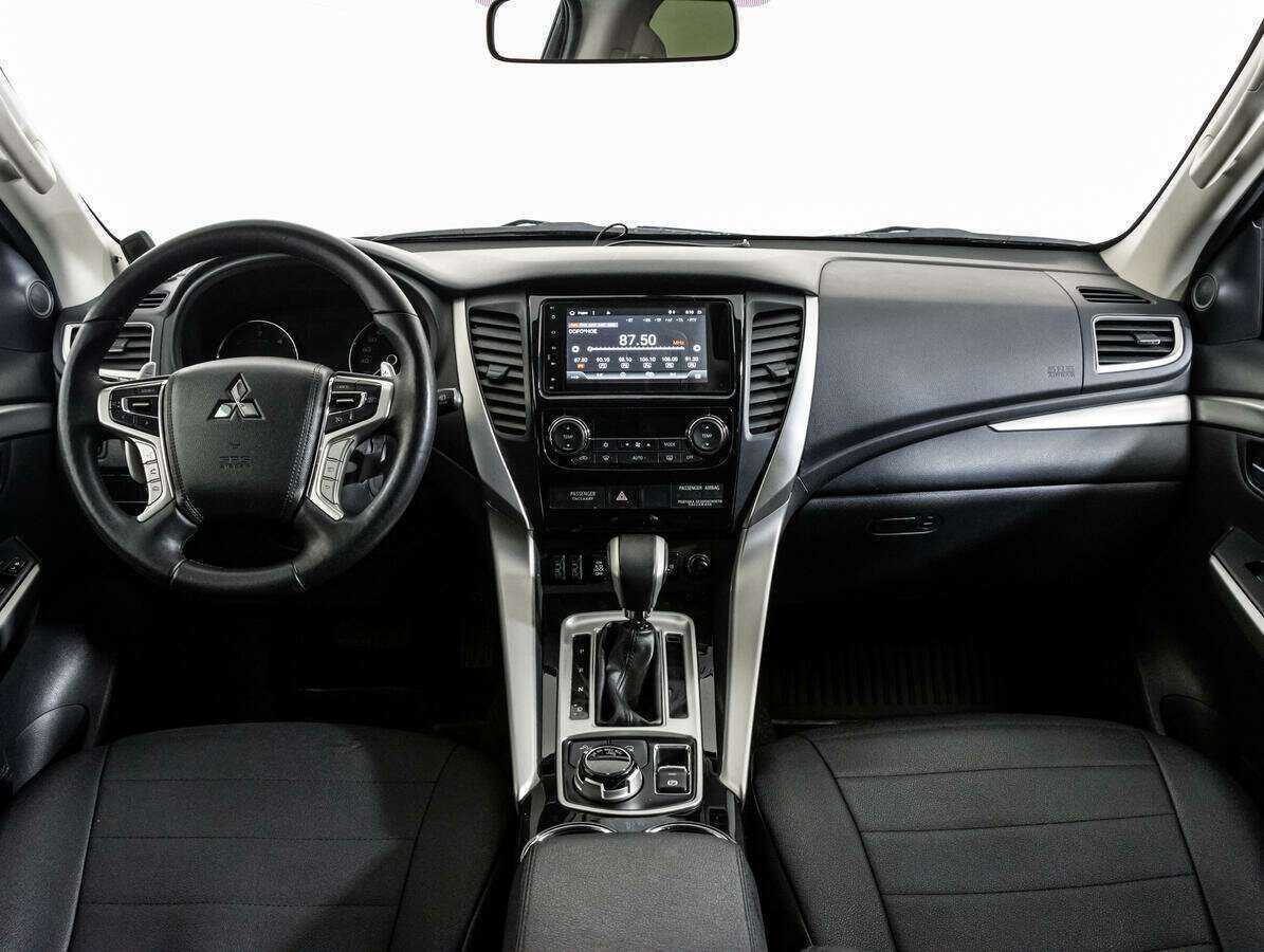 Mitsubishi Pajero Sport 2017 года с пробегом. Фото: #9