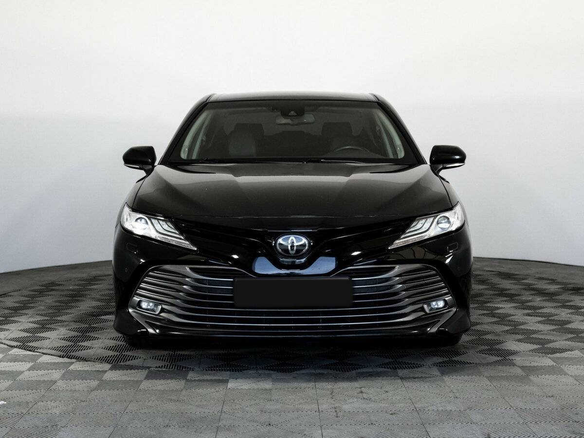 Toyota Camry 2019 года с пробегом. Фото: #2