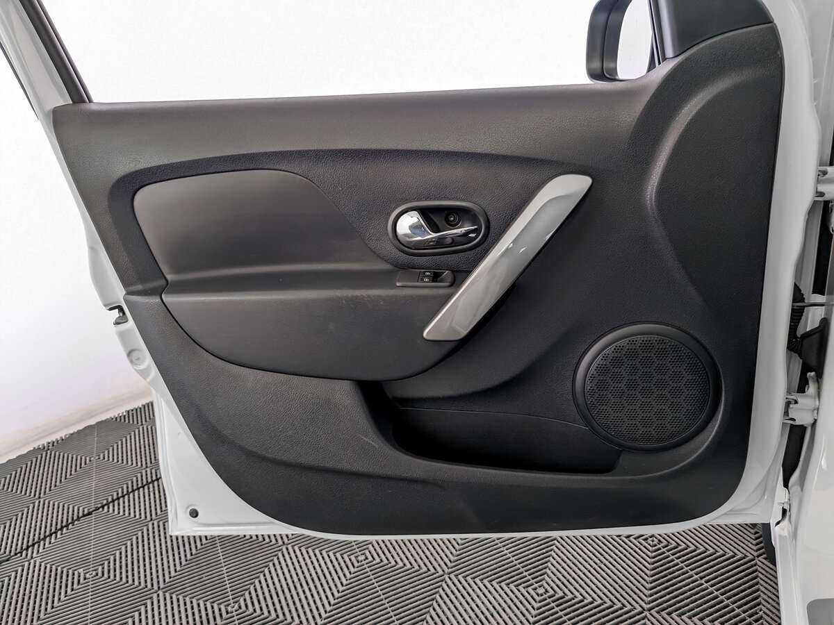 Renault Logan 2017 года с пробегом. Фото: #14