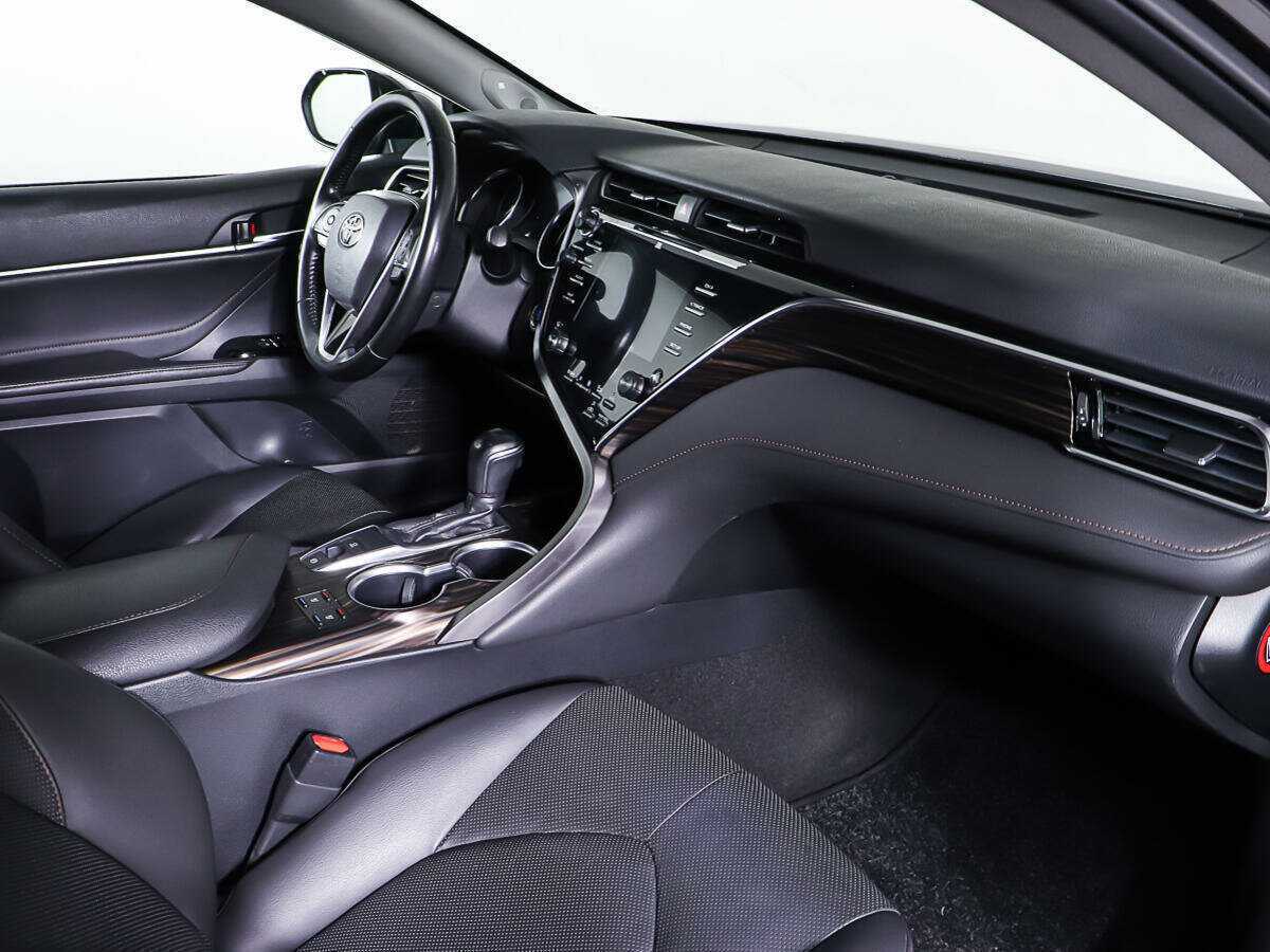 Toyota Camry 2018 года с пробегом. Фото: #8