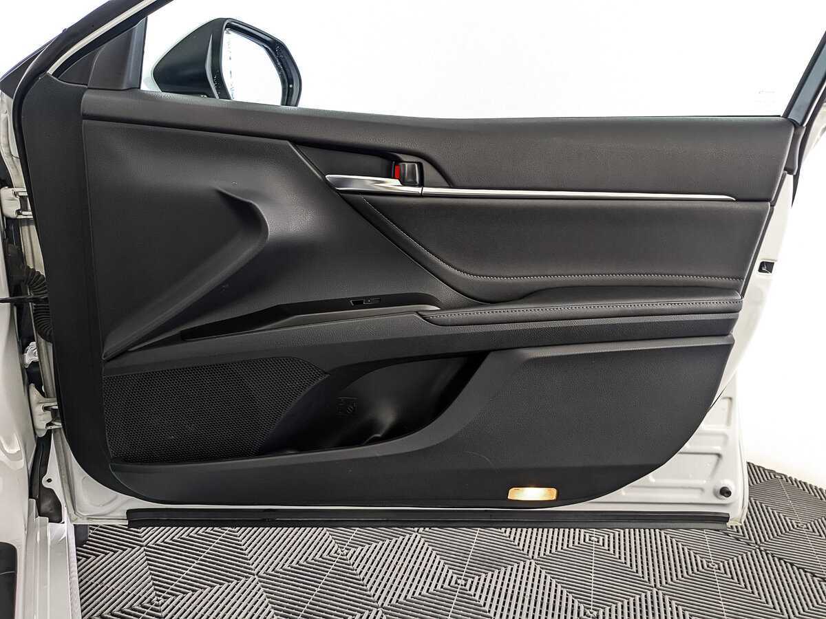 Toyota Camry 2021 года с пробегом. Фото: #24