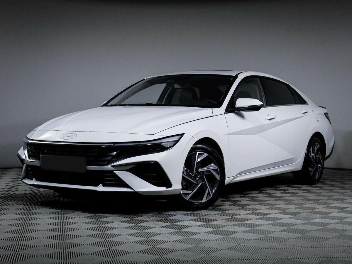 Hyundai Elantra 2024 года с пробегом. Посмотреть фото