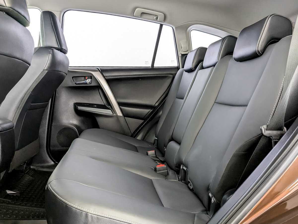 Toyota RAV4 2017 года с пробегом. Фото: #11