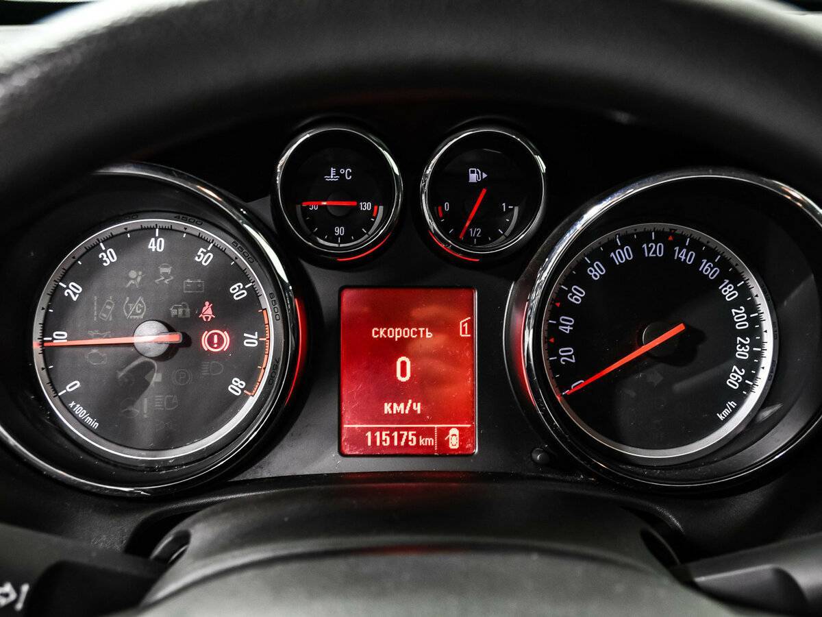 Opel Astra 2013 года с пробегом. Фото: #9