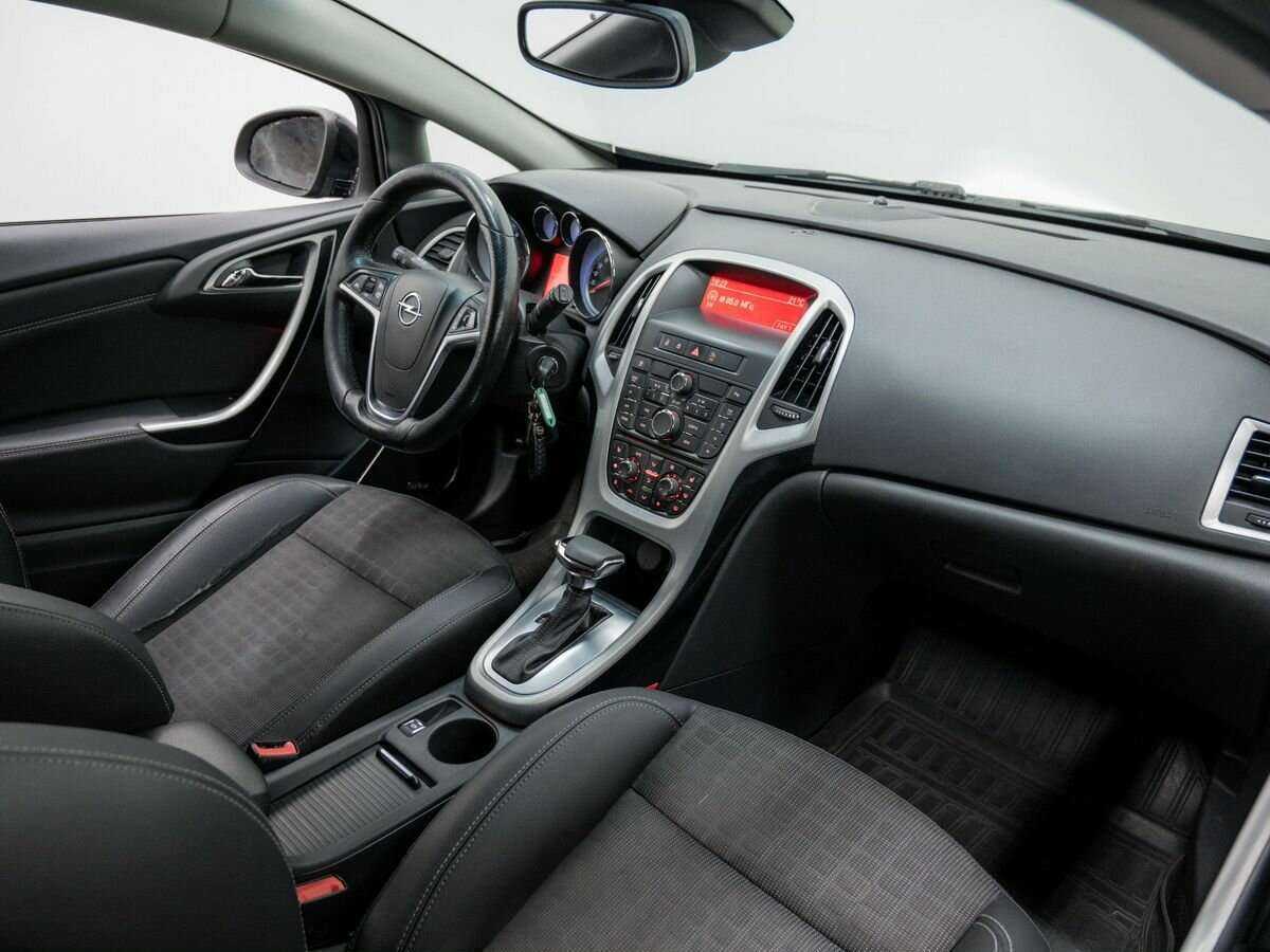 Opel Astra 2012 года с пробегом. Фото: #4
