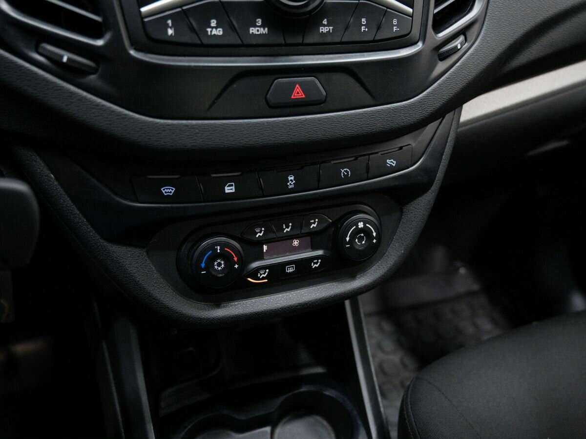 Lada (ВАЗ) Vesta 2015 года с пробегом. Фото: #19