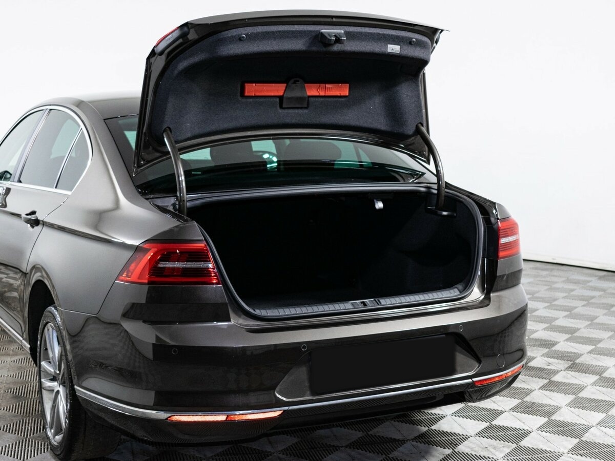 Volkswagen Passat 2017 года с пробегом. Фото: #5