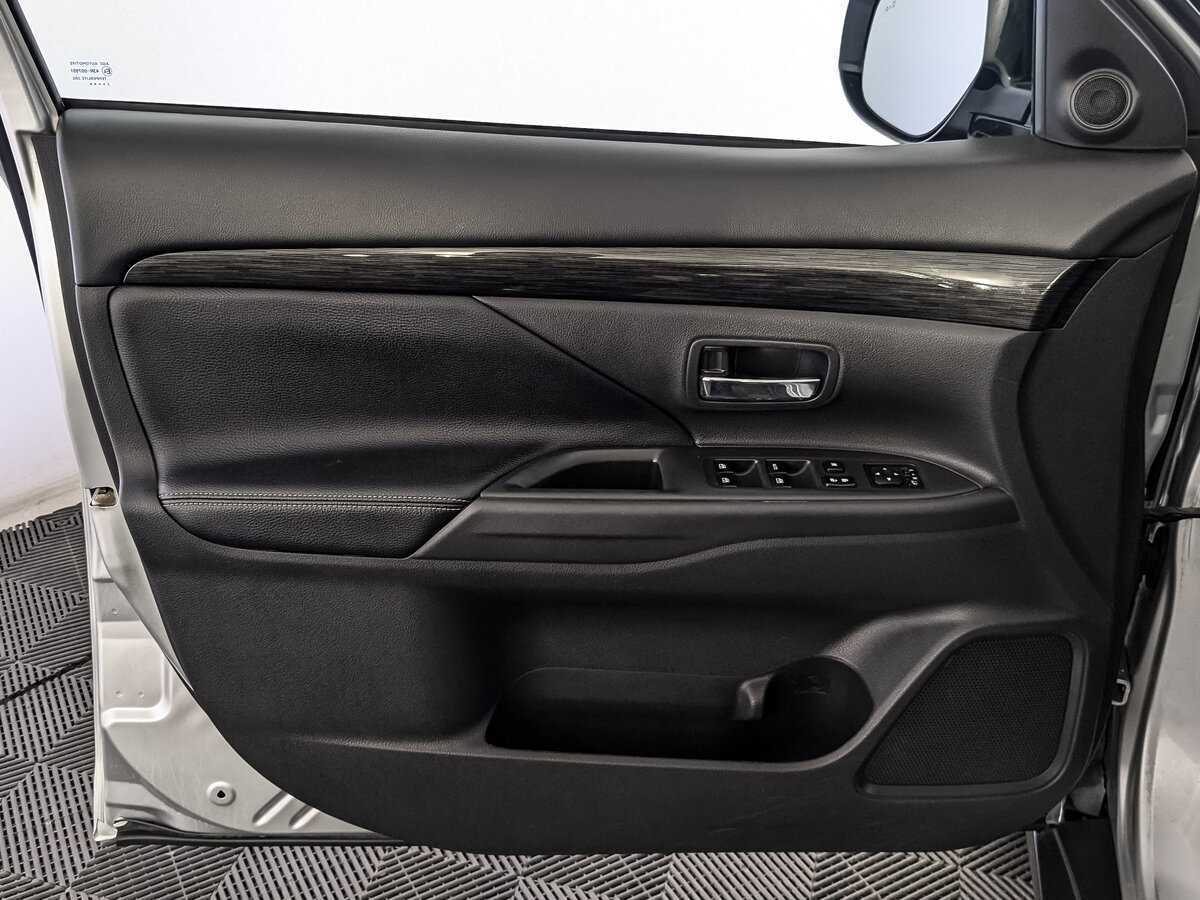 Mitsubishi Outlander 2017 года с пробегом. Фото: #13