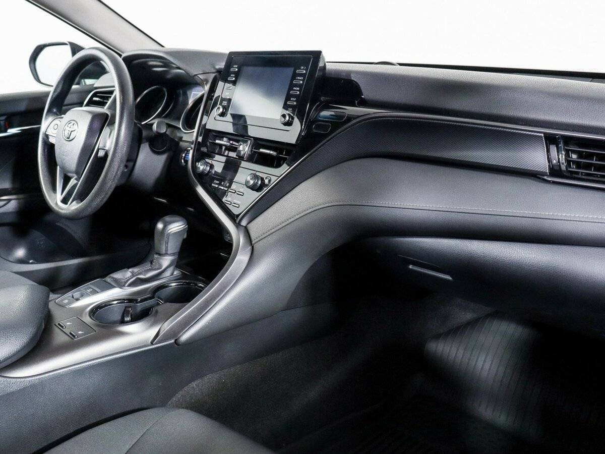Toyota Camry 2021 года с пробегом. Фото: #5