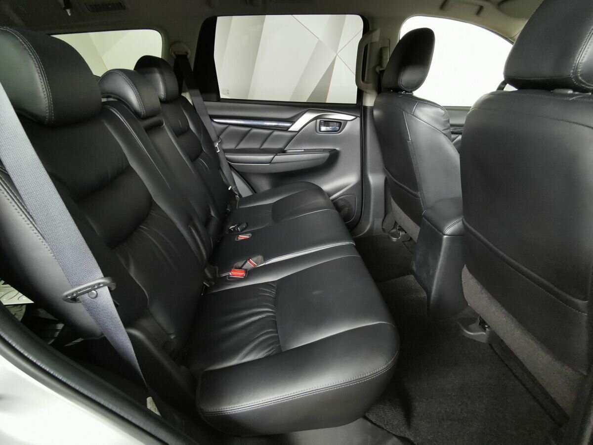 Mitsubishi Pajero Sport 2017 года с пробегом. Фото: #11