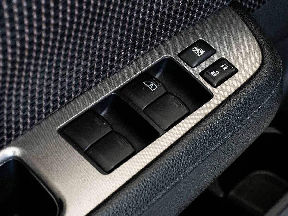 Nissan Tiida 2013 года с пробегом. Фото: #11