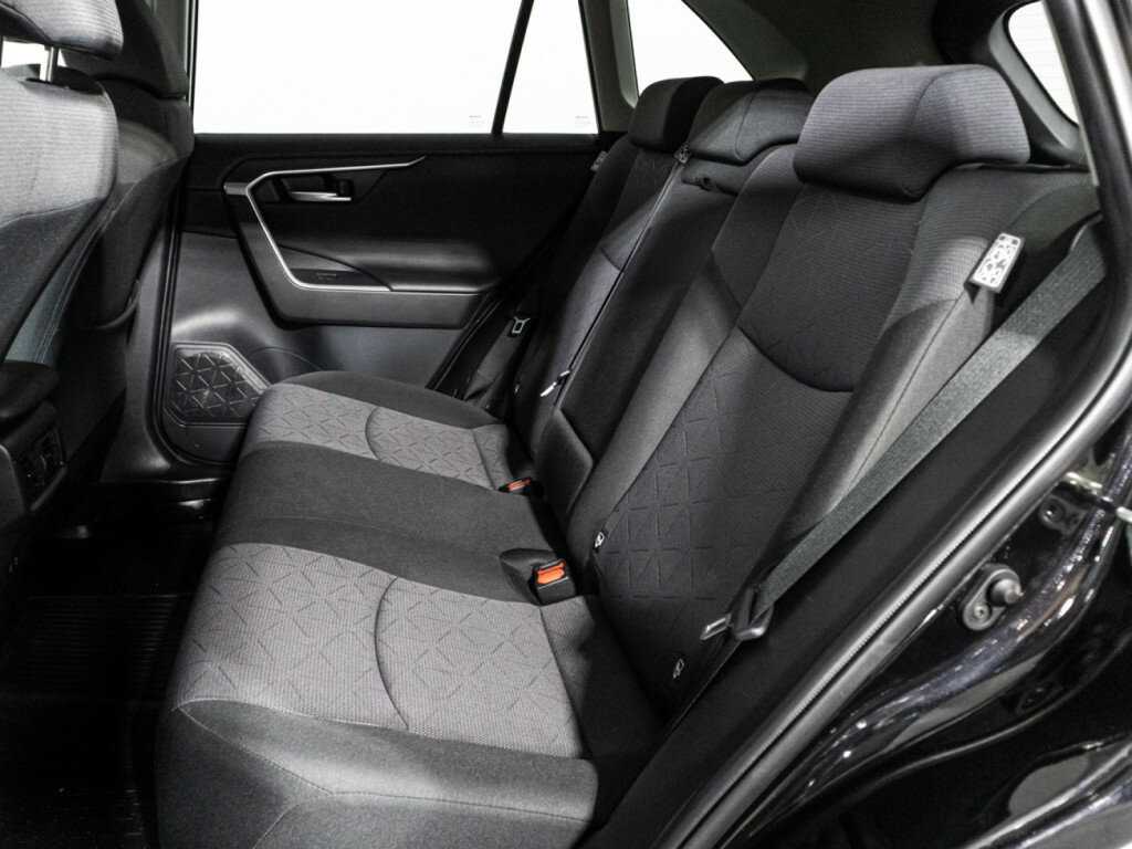 Toyota RAV4 2020 года с пробегом. Фото: #9