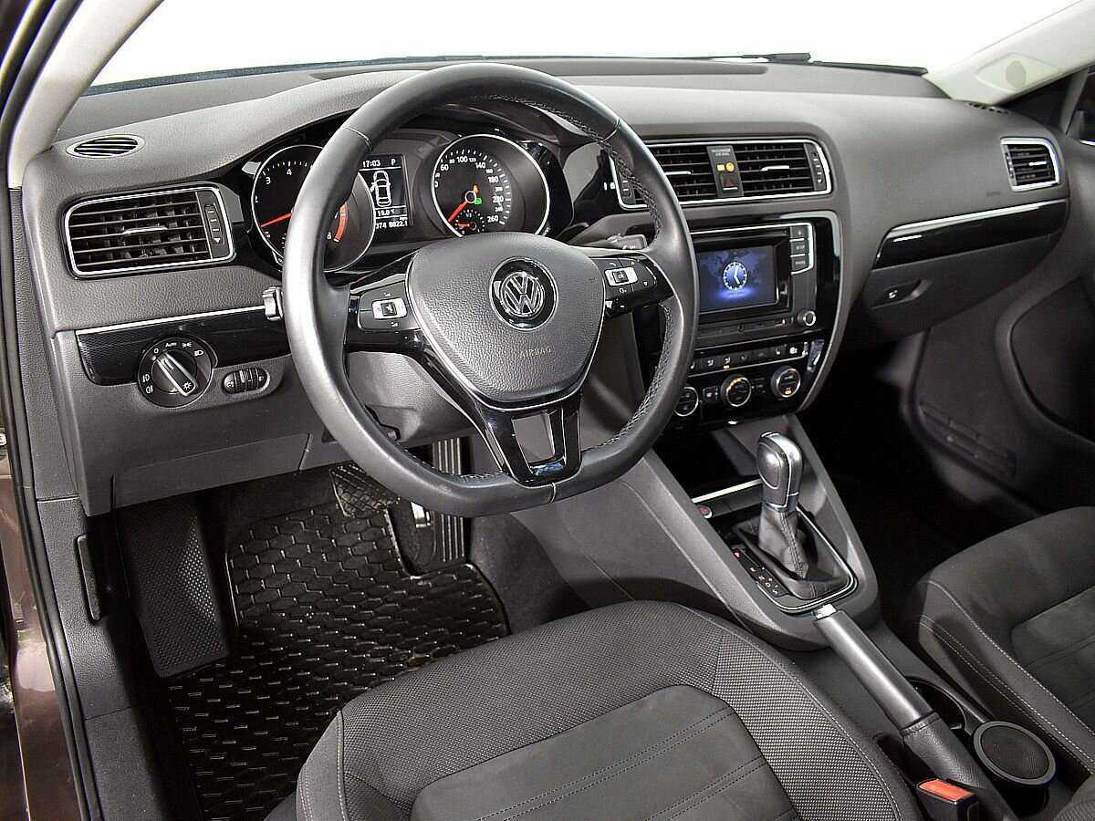 Volkswagen Jetta 2017 года с пробегом. Фото: #5
