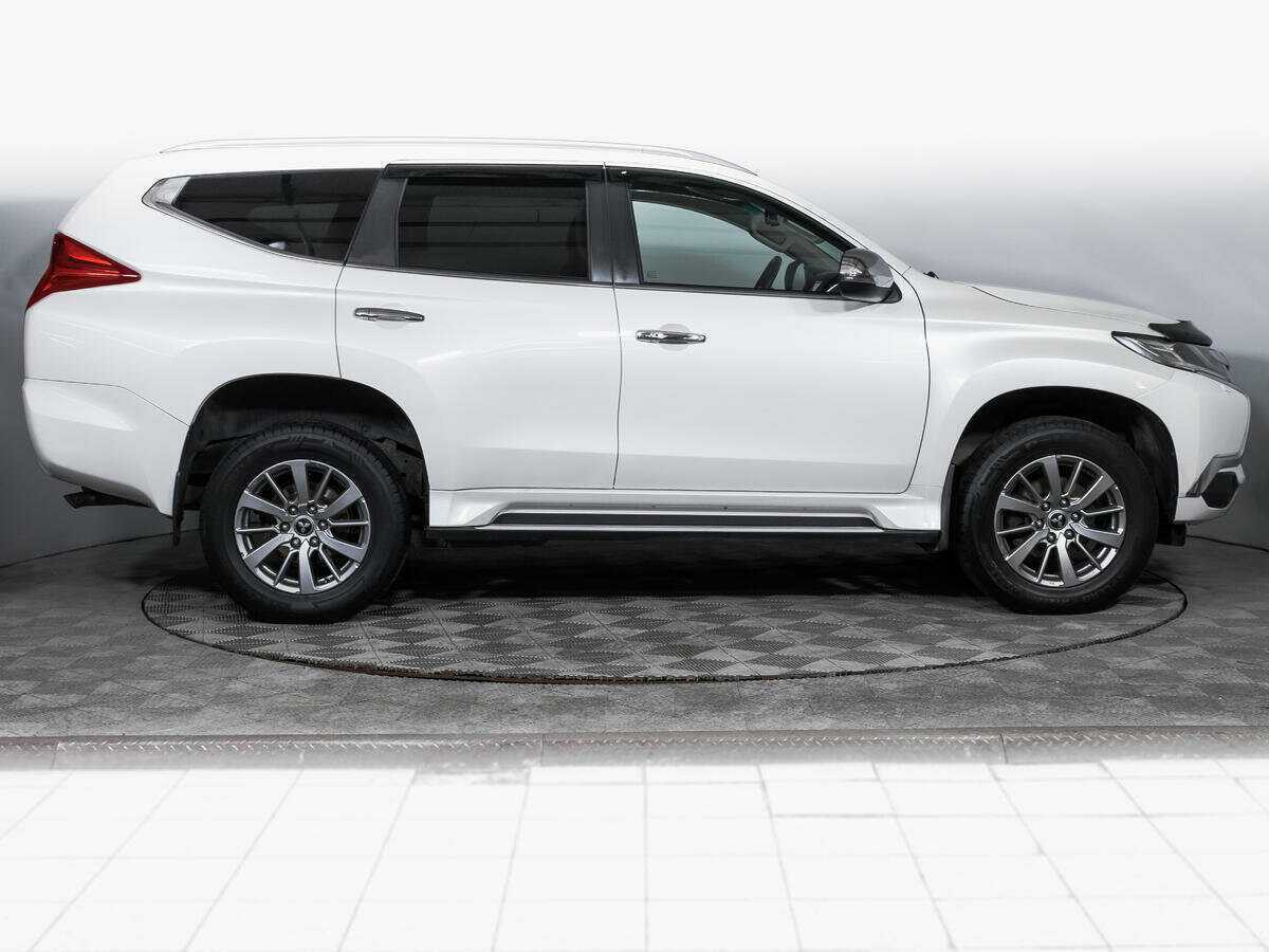 Mitsubishi Pajero Sport 2018 года с пробегом. Фото: #3
