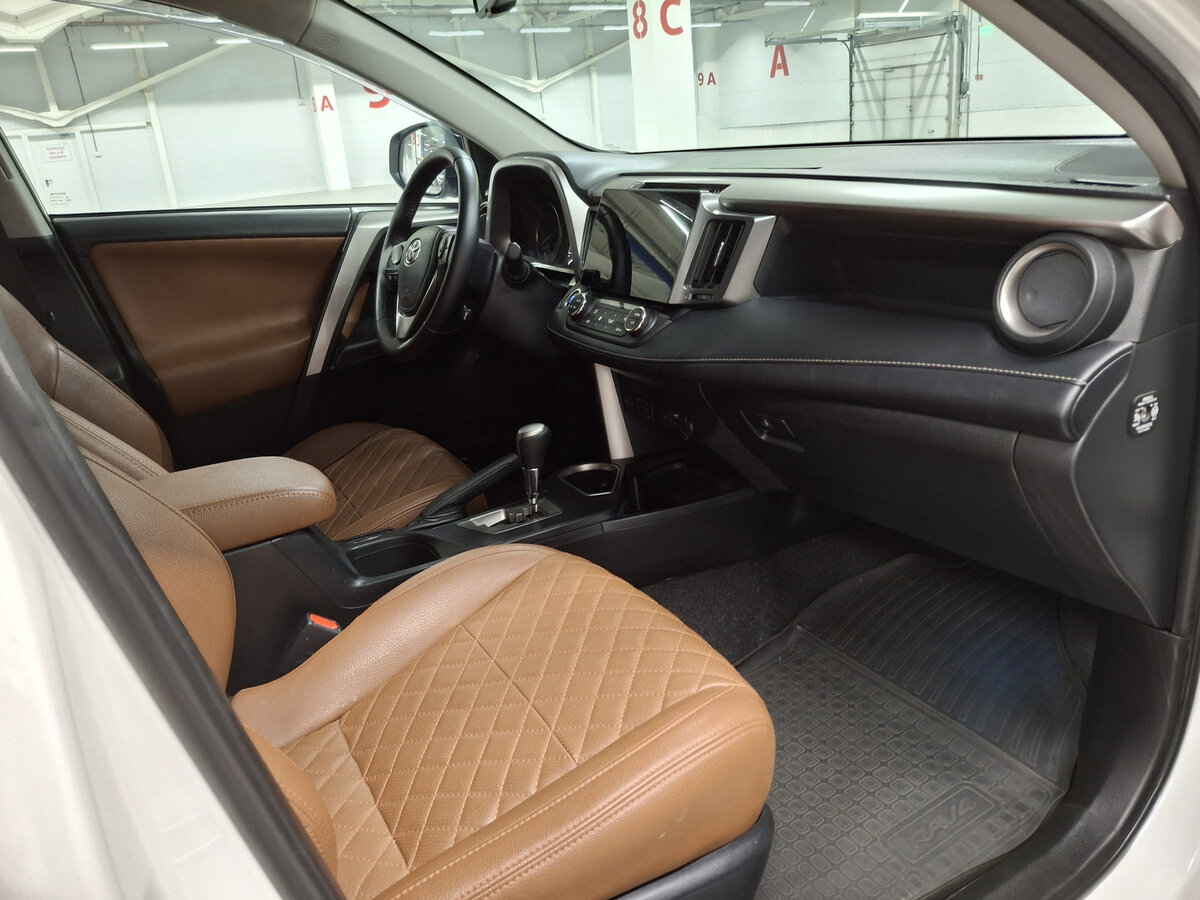 Toyota RAV4 2017 года с пробегом. Фото: #10