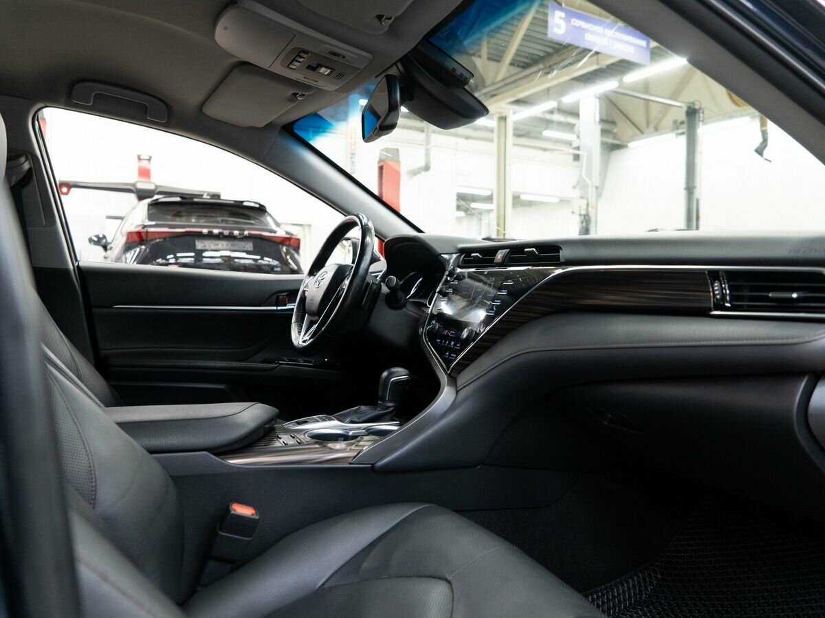 Toyota Camry 2018 года с пробегом. Фото: #10