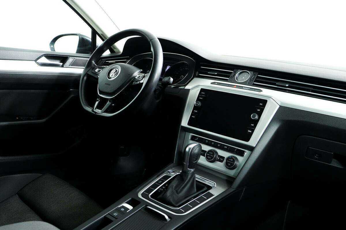 Volkswagen Passat 2019 года с пробегом. Фото: #8