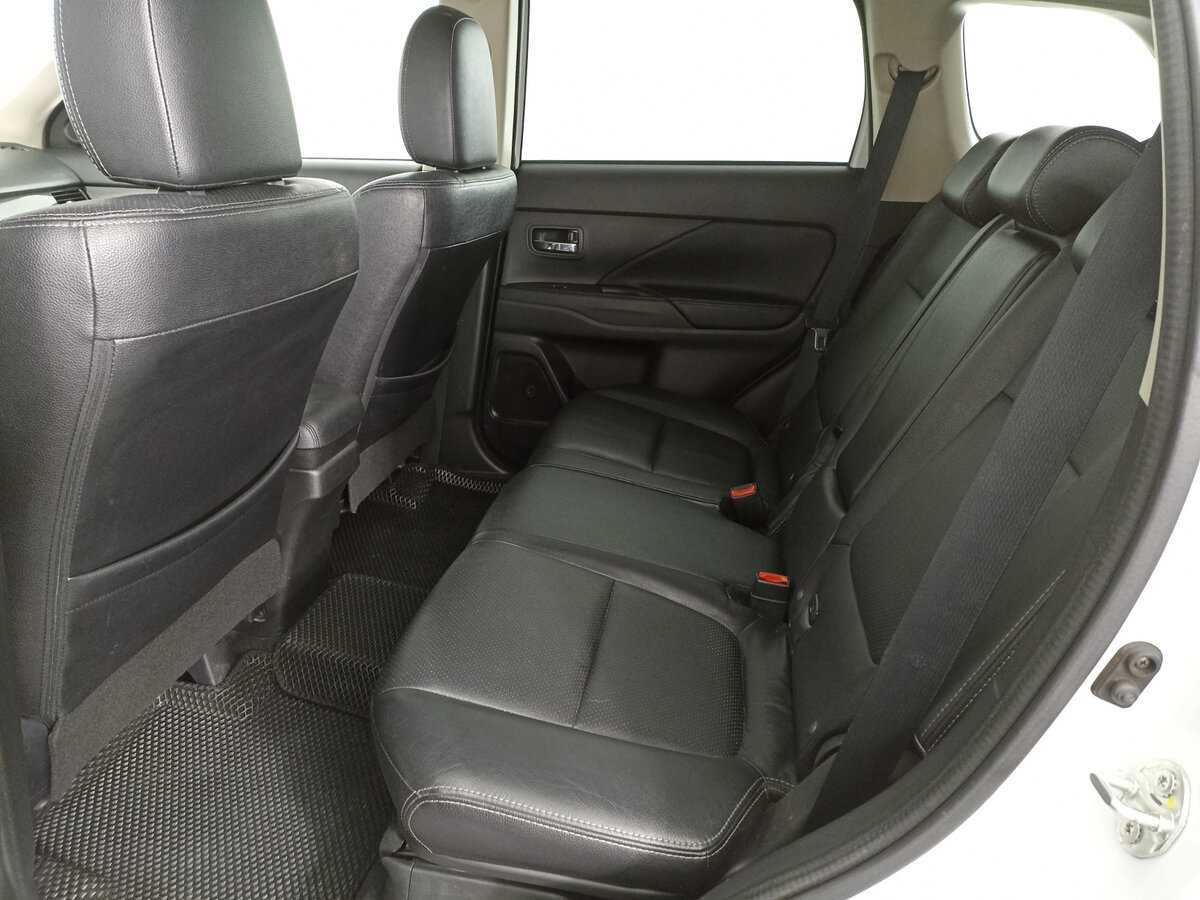 Mitsubishi Outlander 2017 года с пробегом. Фото: #9