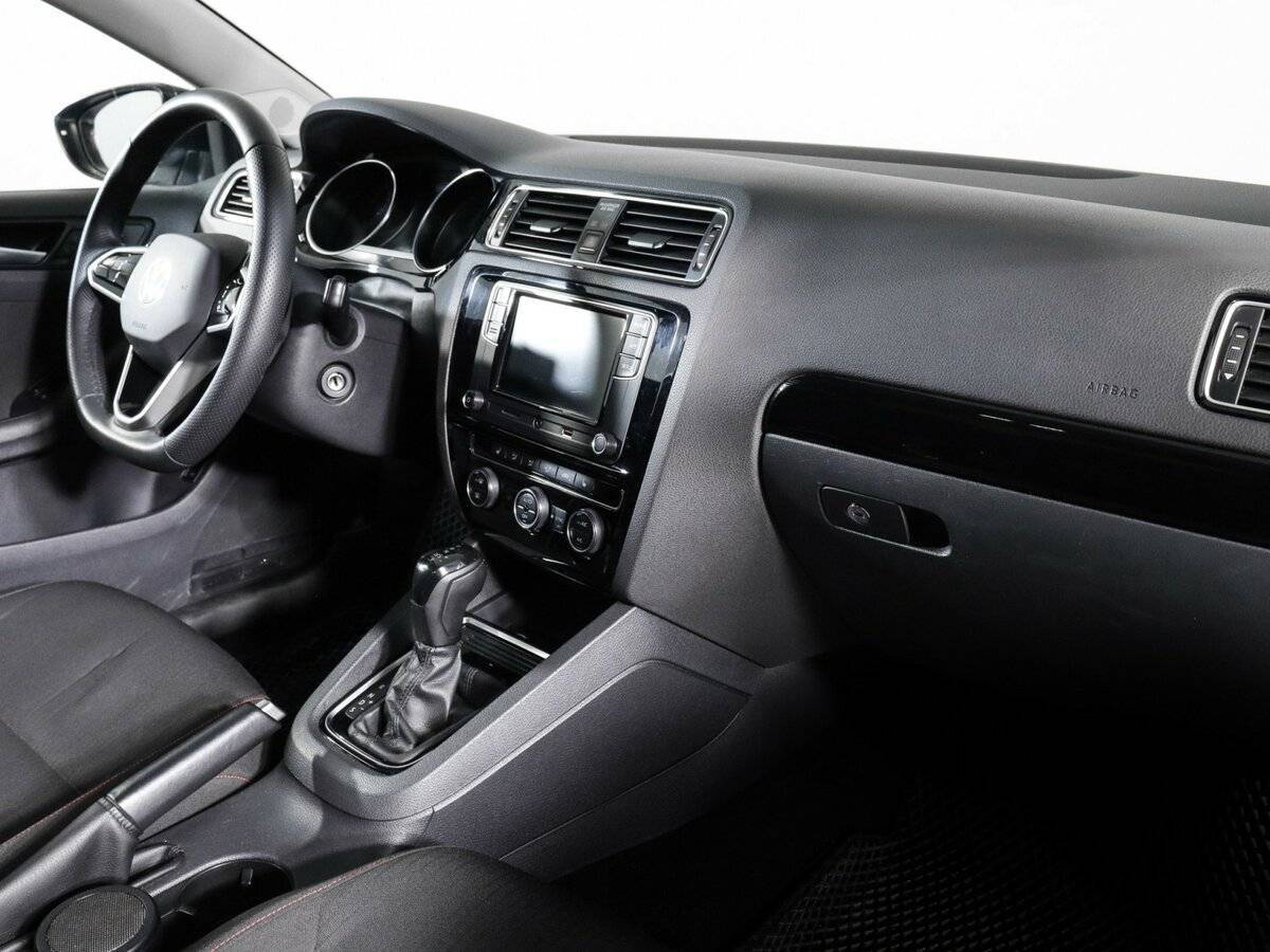 Volkswagen Jetta 2018 года с пробегом. Фото: #8