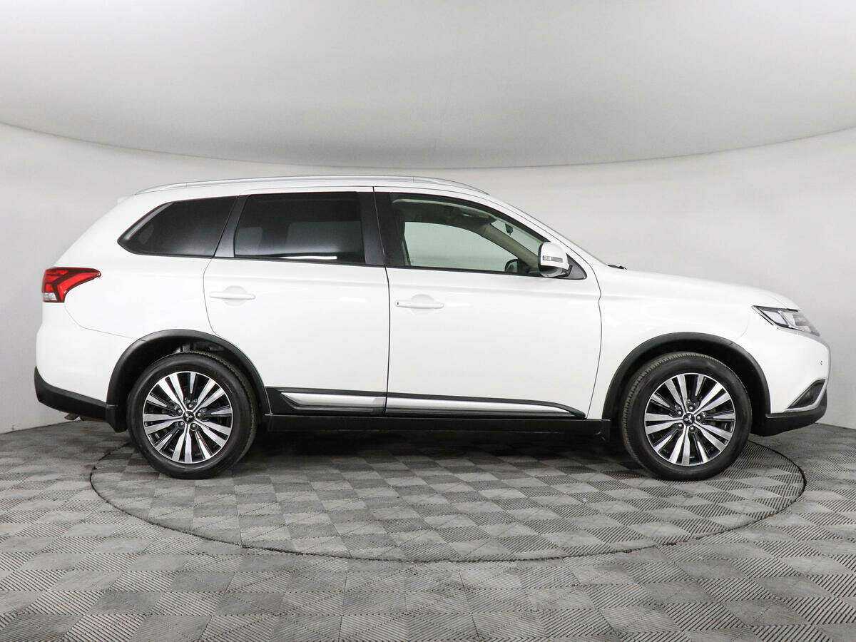 Mitsubishi Outlander 2019 года с пробегом. Фото: #3