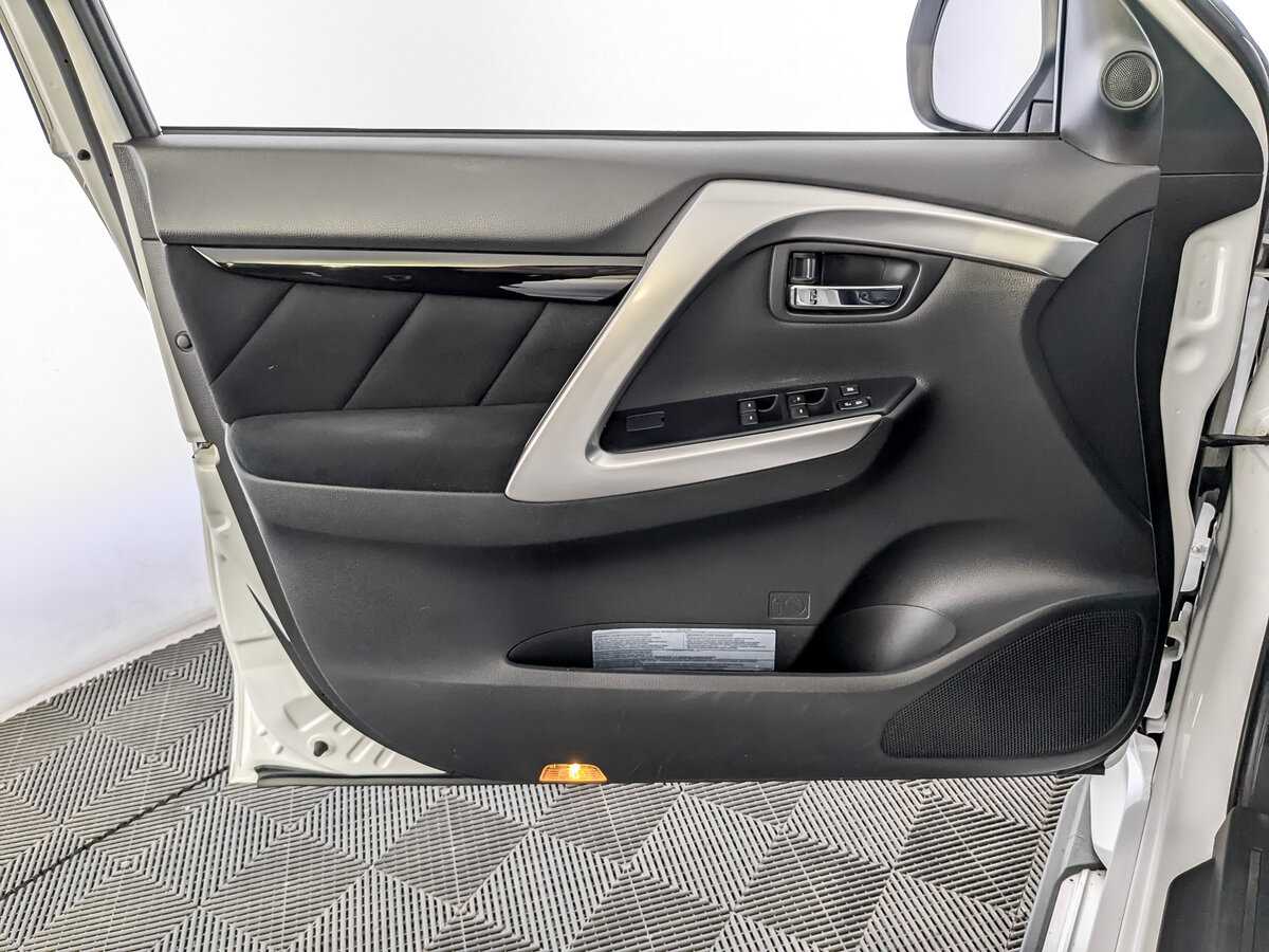 Mitsubishi Pajero Sport 2018 года с пробегом. Фото: #18