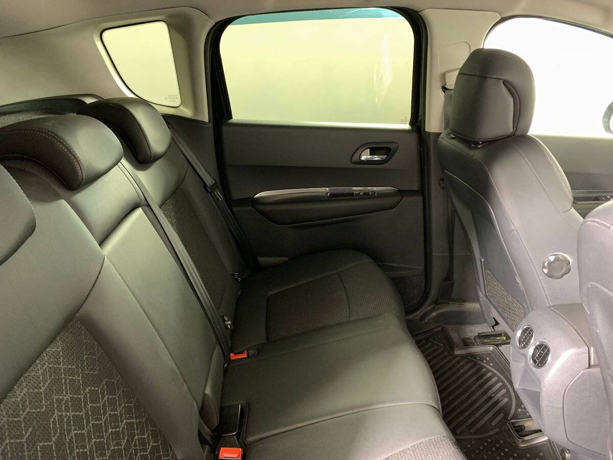 Peugeot 3008 2014 года с пробегом. Фото: #17