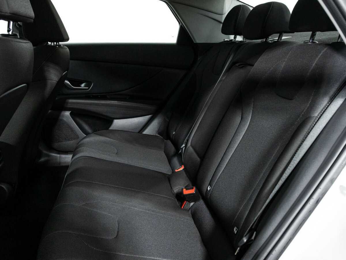 Hyundai Elantra 2023 года с пробегом. Фото: #9